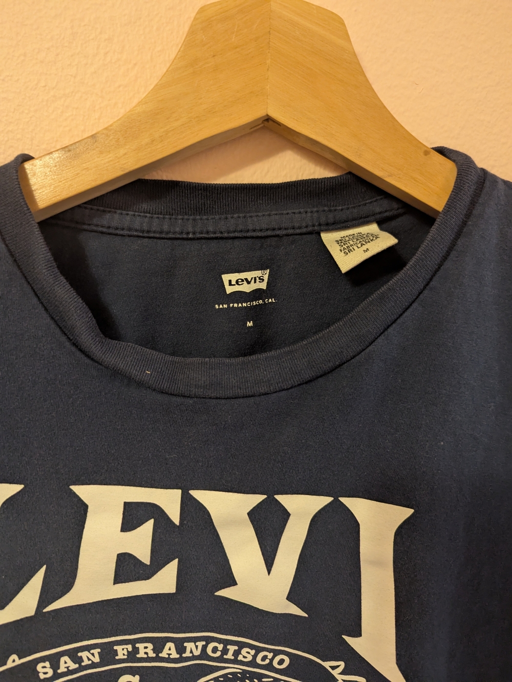 Levi's Womens' Navy Logo Crop Tee - Levi Strauss & Co. - Picture 3 of 3